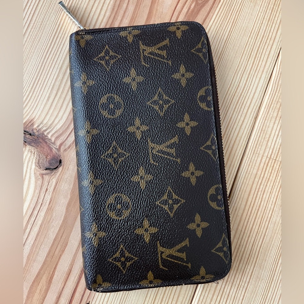 Louis Vuitton Large Zip Around Wallet